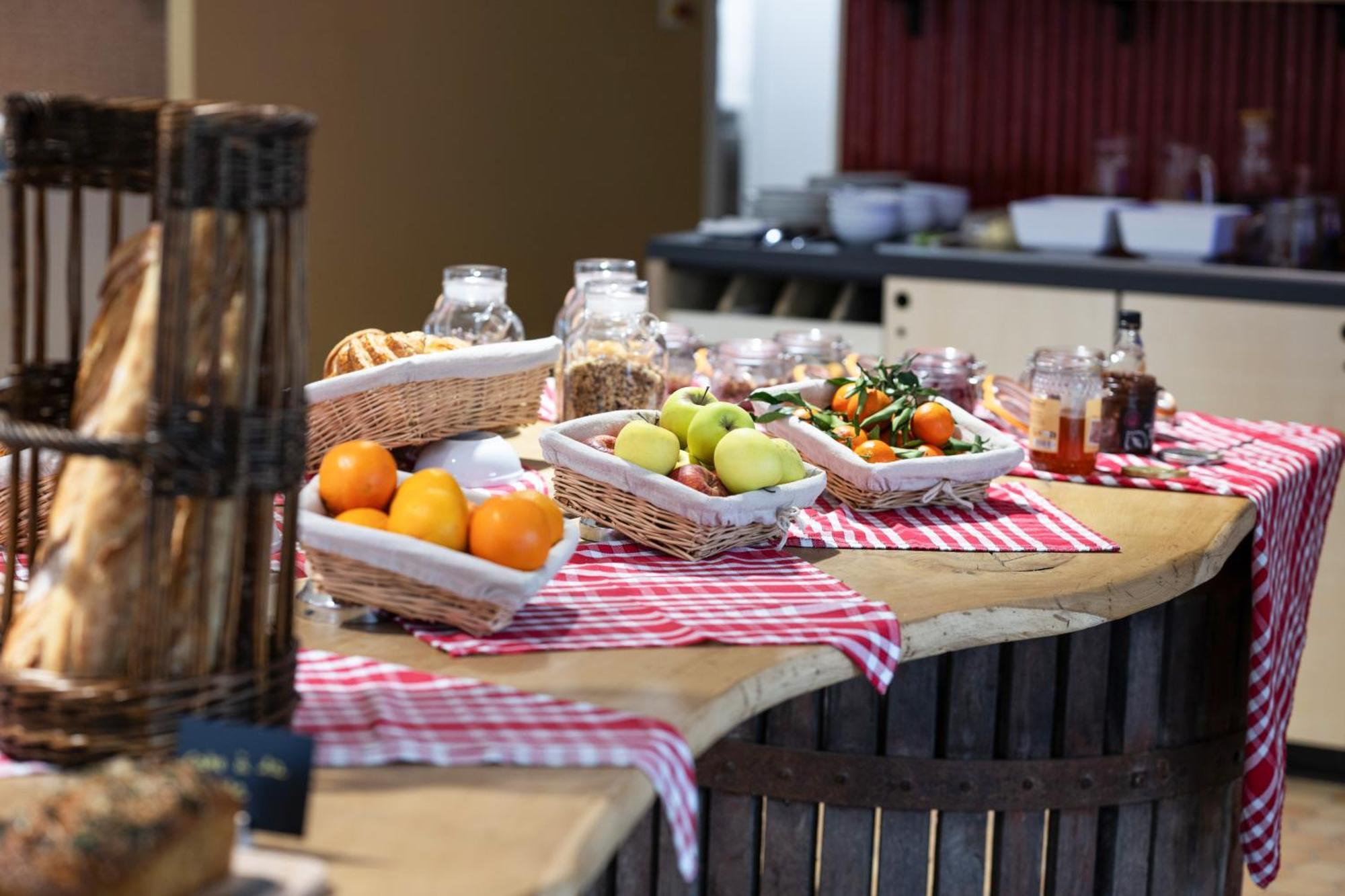 Greet Hotel Châtellerault Kültér fotó